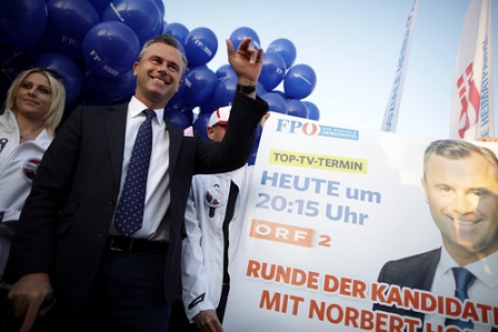 Norbert Hofer beim Eintreffen vor dem ORF- Zentrum vor Beginn der ORF- Elefantenrunde mit allen Präsidentschaftskandidaten am Donnerstag, 21. April 2016, in Wien