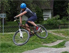 Mountainbiker auf Pumptrack