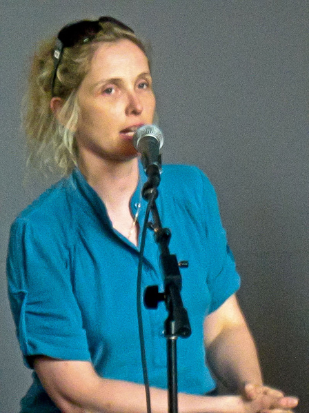 Julie Delpy am Mikrophon