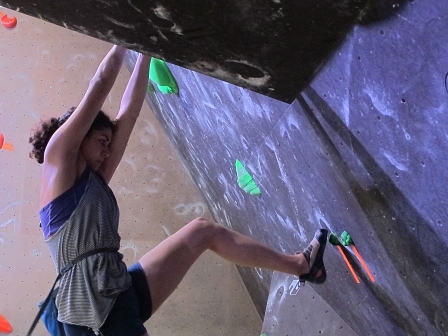 Boulderin hängt in der Wand