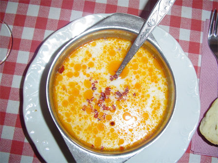 Bulgarische Kuttelflecksuppe