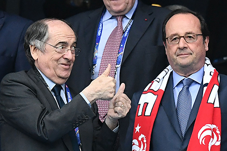 Hollande mit Fanschal