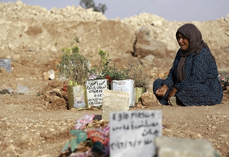 Syrisch-Kurdische Frau in Kobane trauert