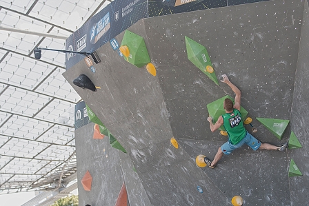 Jakob Schubert beim Boulder Weltcup in München