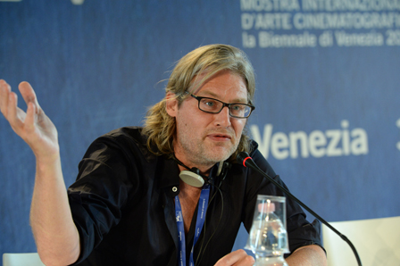 Regisseur Andrew Dominik auf der Pressekonferenz bei den Filmfestspielen in Venedig