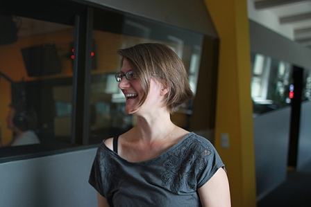 Elisabeth Etz vor dem FM4-Studio