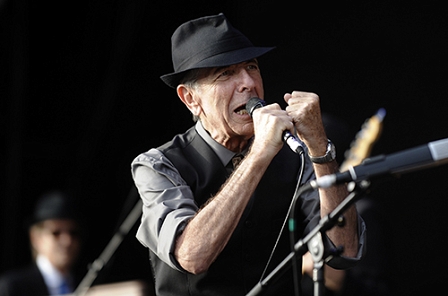 Leonard Cohen am Mikrofon