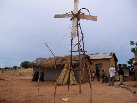 Windmühle aus Recyclingteilen