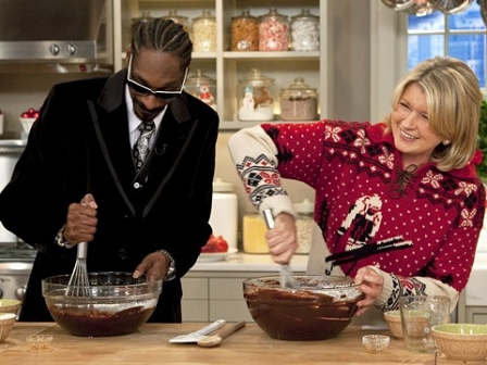 Martha & Snoop Dog baking