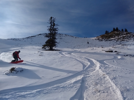 Splitboarder bei der Abfahrt