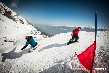 Zwei Snowskater beim Skates of Hell Contest